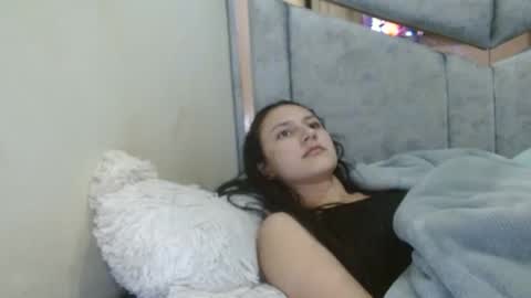 Snapshot of kate_davies chatting on 11/06/25, 01:06 kate online show from 11/06/25, 01:06