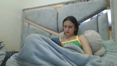 Snapshot of kate_davies chatting on 11/08/25, 12:00 kate online show from 11/08/25, 12:00