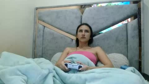 Snapshot of kate_davies chatting on 07/22/26, 12:24 kate online show from 07/22/26, 12:24