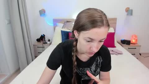 kate_redgar online show from 11/08/25, 09:53