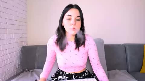 KATE online show from 10/19/25, 04:57