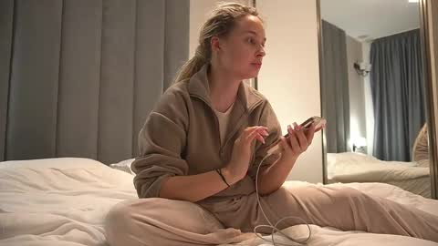 katedoe online show from 03/11/25, 01:23