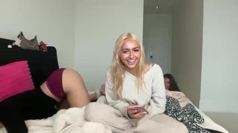 kateharperr online show from 11/16/25, 10:04