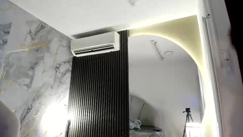 Im Katherine but call me Kate  online show from 02/21/25, 12:17