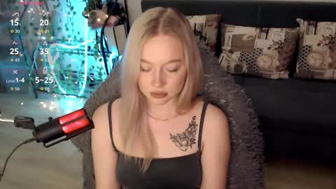 Lisa online show from 09/15/25, 09:59