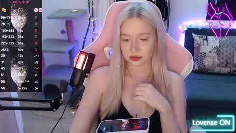 Lisa online show from 12/20/25, 04:41