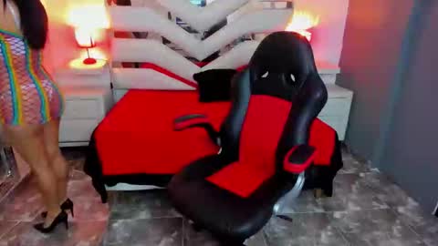 kate Tompson online show from 02/04/26, 04:02