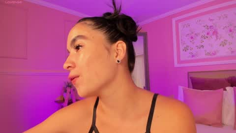 Snapshot of kath_evanss chatting on 12/19/24, 11:39 Kaath online show from 12/19/24, 11:39