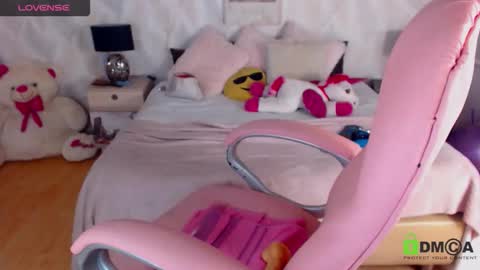 Snapshot of katha_18 chatting on 11/15/25, 09:43 katy online show from 11/15/25, 09:43