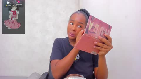 Snapshot of katherin_cruzz chatting on 12/17/24, 12:00 katherin online show from 12/17/24, 12:00
