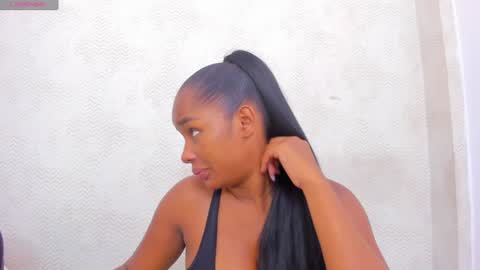 Snapshot of katherin_cruzz chatting on 02/07/25, 01:43 katherin online show from 02/07/25, 01:43