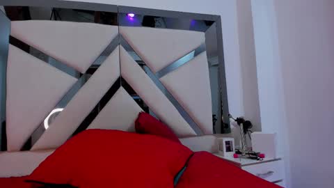 Snapshot of katherinefoster chatting on 02/18/25, 11:30 Katherine Foster online show from 02/18/25, 11:30