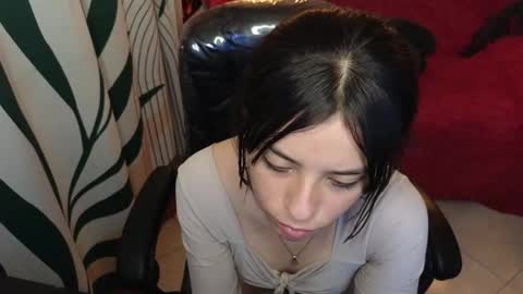 Snapshot of kathie_lozada chatting on 10/19/25, 04:57 kathie_lozada online show from 10/19/25, 04:57