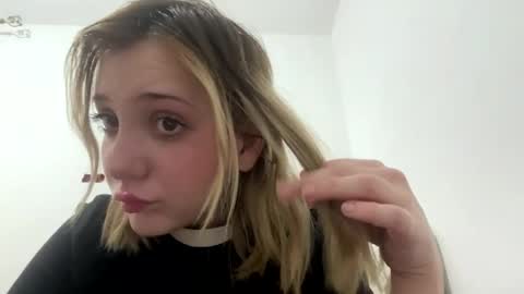 Snapshot of kathrinekiening chatting on 06/04/26, 03:18 Jessie online show from 06/04/26, 03:18