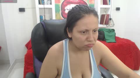 Snapshot of kati_momy chatting on 12/18/25, 03:23 kati online show from 12/18/25, 03:23