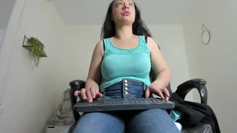 Katia  online show from 11/26/25, 11:22