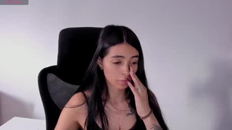 Snapshot of katia_sex25 chatting on 02/20/26, 04:18 Katia online show from 02/20/26, 04:18