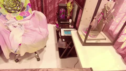 Kate online show from 04/01/26, 01:06