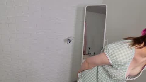 Katie online show from 09/27/25, 01:49