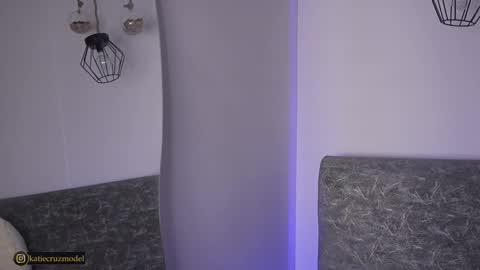 Snapshot of katiecruz_ chatting on 01/14/26, 10:43 Katie online show from 01/14/26, 10:43