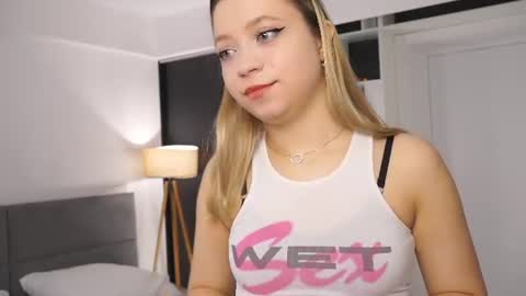 Snapshot of katiemeriside chatting on 06/10/26, 06:56 Sofia online show from 06/10/26, 06:56