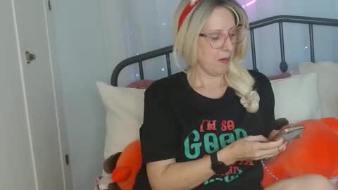 Katine LoveJoy online show from 12/21/25, 02:51