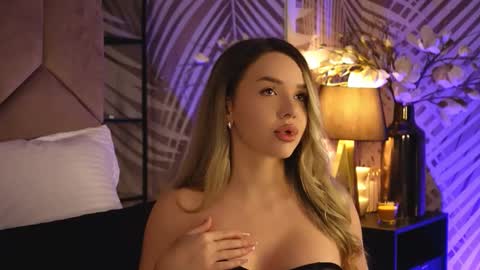 KatJolie online show from 11/17/25, 08:47