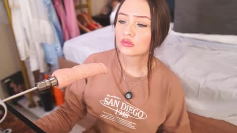 Snapshot of katlyn_martins chatting on 10/26/25, 02:34 K A T L Y N online show from 10/26/25, 02:34