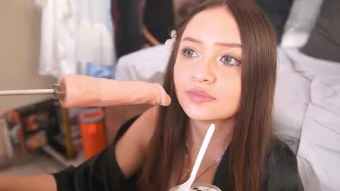 Snapshot of katlyn_martins chatting on 11/07/25, 09:48 K A T L Y N online show from 11/07/25, 09:48