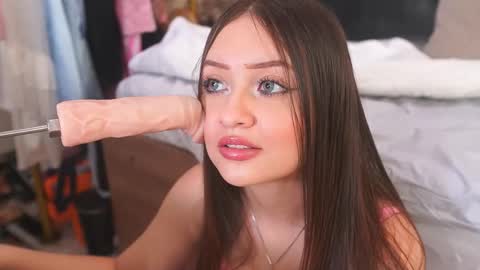 Snapshot of katlyn_martins chatting on 11/15/25, 06:48 K A T L Y N online show from 11/15/25, 06:48