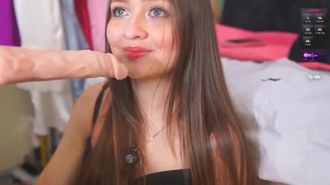 Snapshot of katlyn_martins chatting on 11/21/25, 08:40 K A T L Y N online show from 11/21/25, 08:40