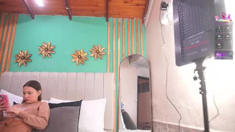 Snapshot of katlyn_martins chatting on 12/01/25, 07:30 K A T L Y N online show from 12/01/25, 07:30