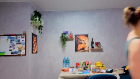 katniss_k online show from 12/14/25, 01:49