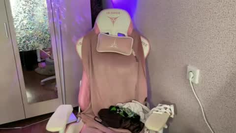   naked in pvt show 100 tk online show from 04/21/26, 09:37