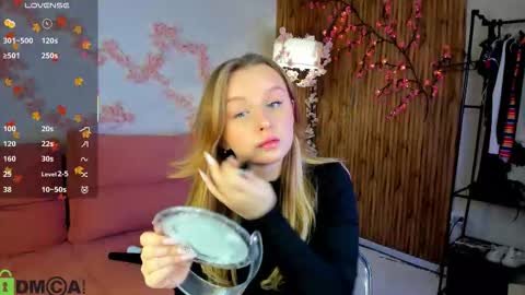 Katrina Bail online show from 11/03/25, 01:08