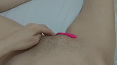 Snapshot of katrinna_arinna chatting on 01/25/25, 03:30 katrina dont forget to give me thumbs up online show from 01/25/25, 03:30