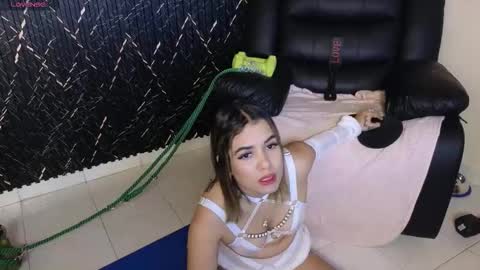 Snapshot of katt_bdsm chatting on 10/01/25, 04:24 Katt online show from 10/01/25, 04:24