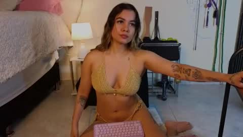 Snapshot of katt_bdsm chatting on 04/27/26, 11:52 Katt online show from 04/27/26, 11:52