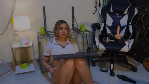 Snapshot of katt_bdsm chatting on 06/21/26, 04:48 Katt online show from 06/21/26, 04:48