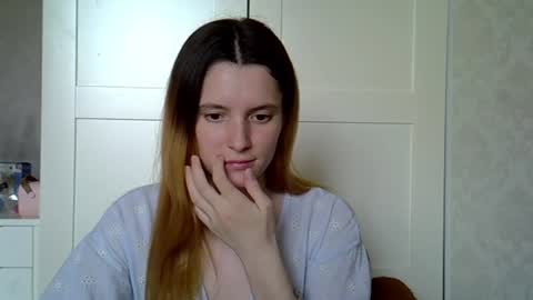 Snapshot of katte_light chatting on 06/29/26, 04:40 katte light online show from 06/29/26, 04:40