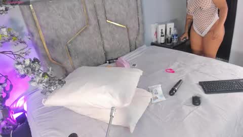 Katerine online show from 12/18/25, 03:45