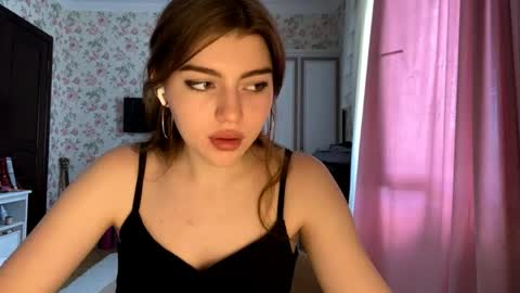 Snapshot of kattiemichelson chatting on 06/07/26, 01:37 Molly online show from 06/07/26, 01:37