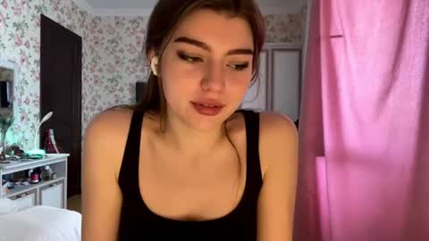 Snapshot of kattiemichelson chatting on 06/14/26, 07:10 Molly online show from 06/14/26, 07:10