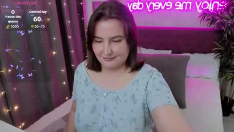 Snapshot of katyaneilson chatting on 10/15/25, 05:40 Kate online show from 10/15/25, 05:40