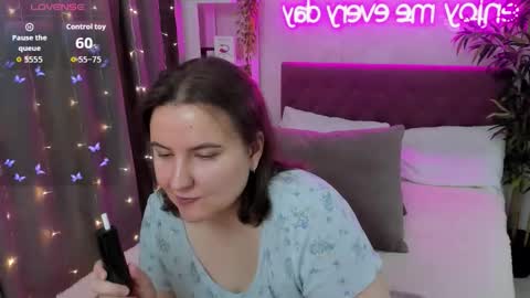 Snapshot of katyaneilson chatting on 10/19/25, 04:02 Kate online show from 10/19/25, 04:02