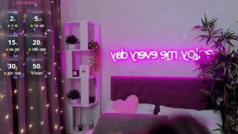 Kate online show from 04/19/26, 06:24