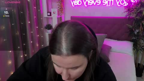 Snapshot of katyaneilson chatting on 05/12/26, 06:32 Kate online show from 05/12/26, 06:32