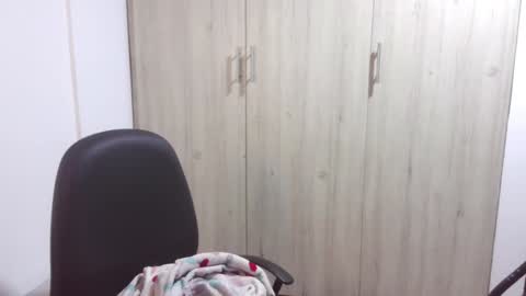  Khawit  online show from 02/06/25, 09:11