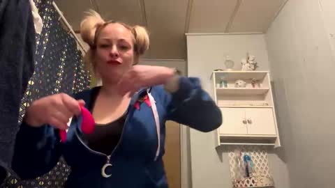 Snapshot of kay_la chatting on 10/25/25, 07:49 kay_la online show from 10/25/25, 07:49