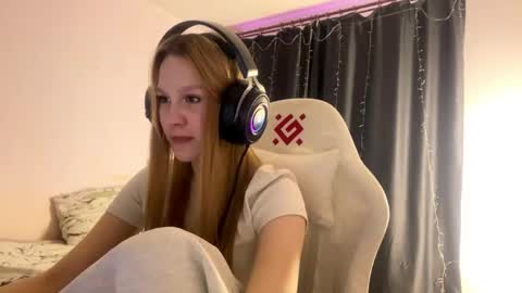 Amia online show from 04/12/26, 02:22